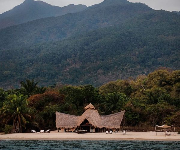 4-Days Ultimate Mahale Chimpanzee & Lake Safari